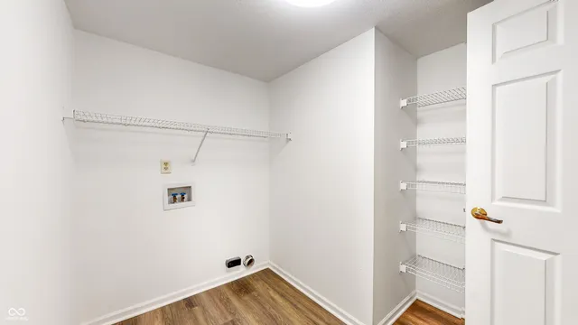 $325,000 | 3916 Jekyll Court, Indianapolis, IN 46237