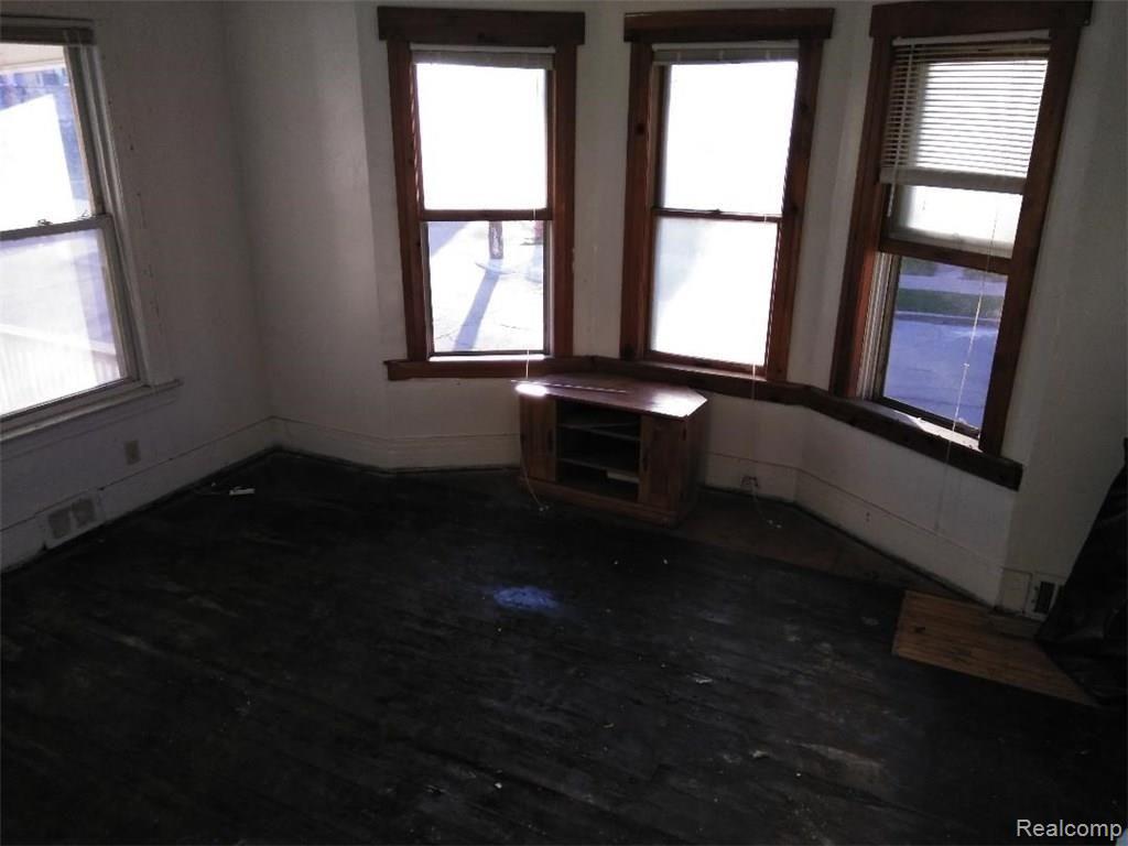 103 Batavia Street River Rouge, MI 48218 - Photo 7 of 12 BATA 6.jpg