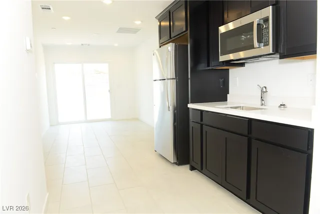 $2,400 | 9534 Ezra Falls Avenue, Las Vegas, NV 89143