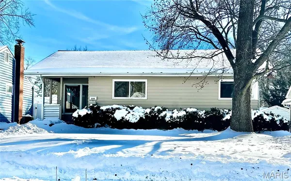 $1,850 | 844 Queen Anne Place, St. Louis, MO 63122