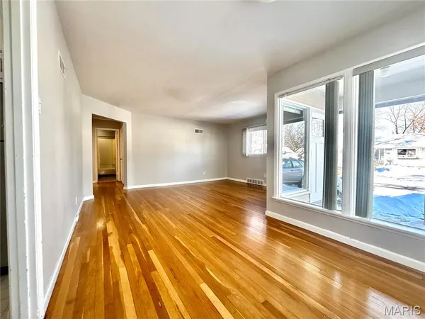 $1,850 | 844 Queen Anne Place, St. Louis, MO 63122