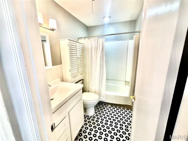 $1,850 | 844 Queen Anne Place, St. Louis, MO 63122