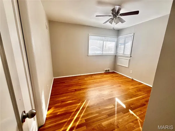 $1,850 | 844 Queen Anne Place, St. Louis, MO 63122