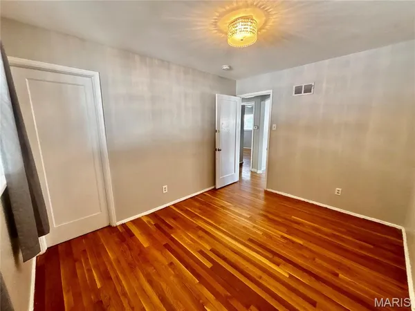 $1,850 | 844 Queen Anne Place, St. Louis, MO 63122