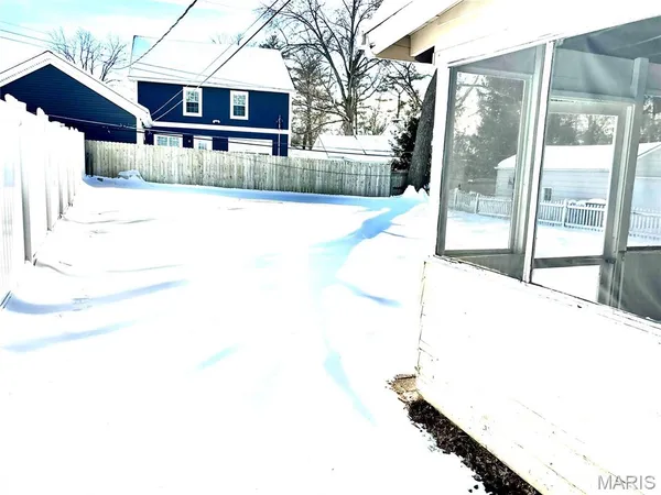 $1,850 | 844 Queen Anne Place, St. Louis, MO 63122