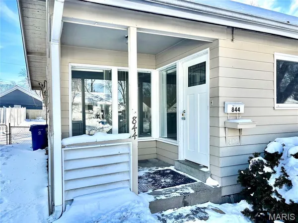 $1,850 | 844 Queen Anne Place, St. Louis, MO 63122