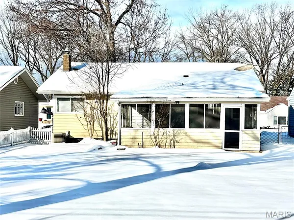 $1,850 | 844 Queen Anne Place, St. Louis, MO 63122