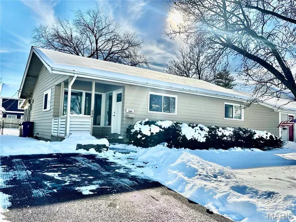 $1,850 | 844 Queen Anne Place, St. Louis, MO 63122