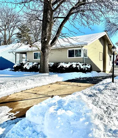 $1,850 | 844 Queen Anne Place, St. Louis, MO 63122