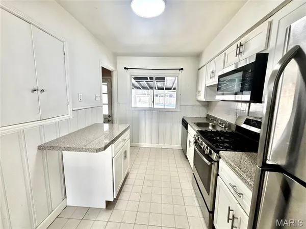 $1,850 | 844 Queen Anne Place, St. Louis, MO 63122