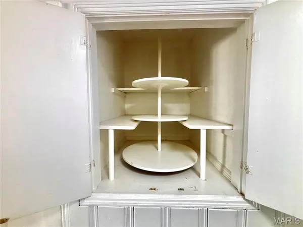 $1,850 | 844 Queen Anne Place, St. Louis, MO 63122