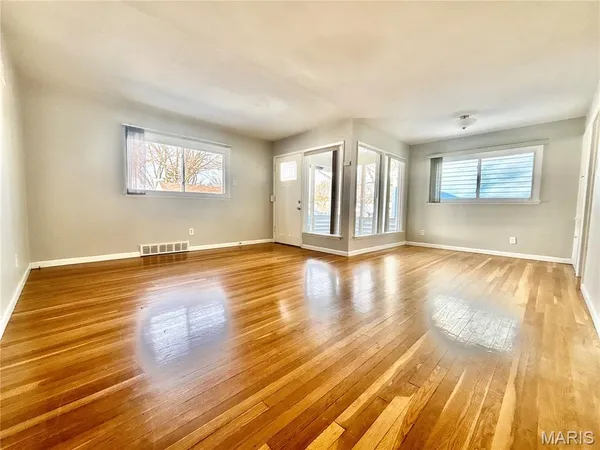 $1,850 | 844 Queen Anne Place, St. Louis, MO 63122