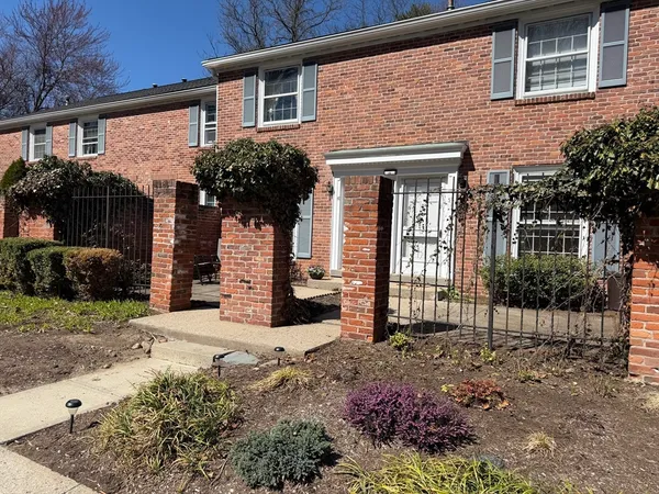$2,300 | 58 Williamsburg Drive, Unit 58, Springfield, MA 01108