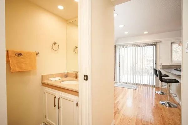 $2,300 | 58 Williamsburg Drive, Unit 58, Springfield, MA 01108