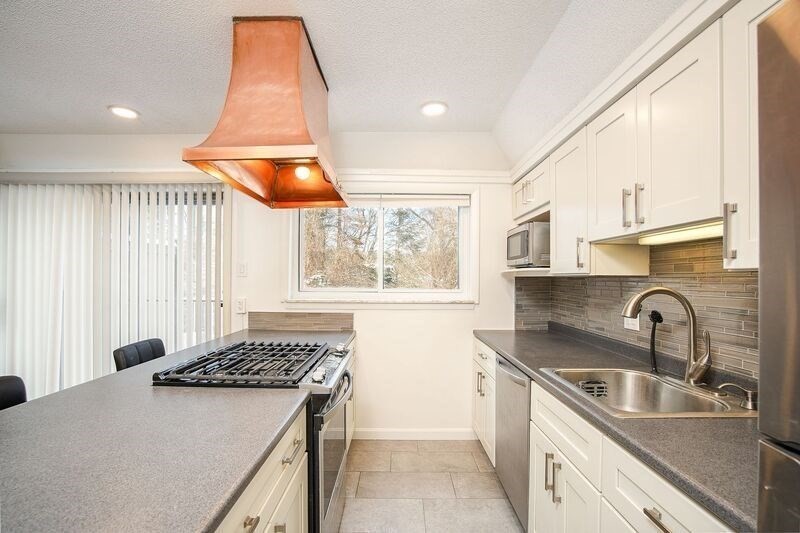 58 Williamsburg Drive, Unit 58 Springfield, MA 01108 - Photo 5 of 15 a kitchen that has a sink and a stove