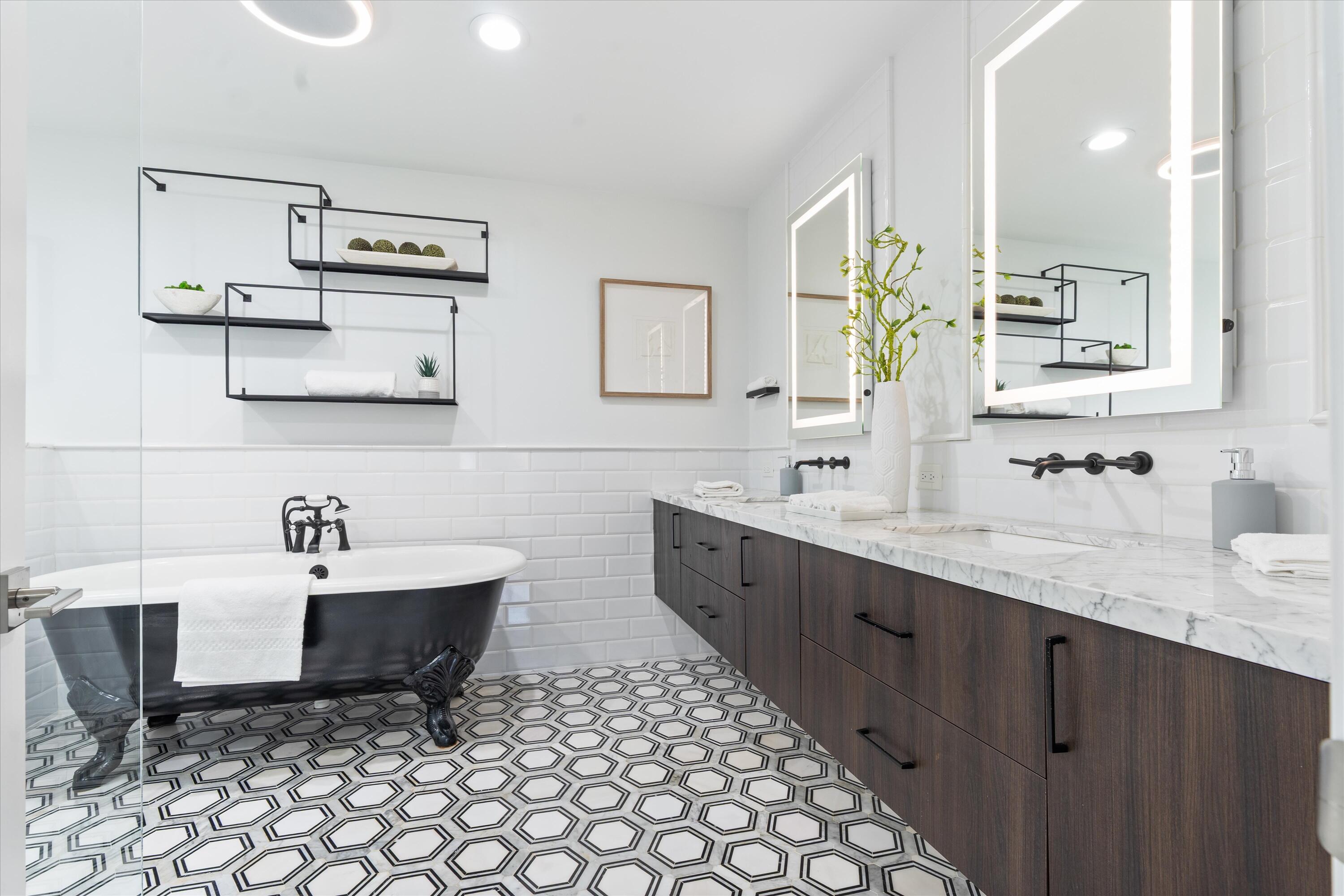 7647 Lawrence Road Boynton Beach, FL 33436 - Photo 28 of 54 Primary Bathroom.