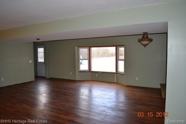 5770 North Latson Road Howell, MI 48855 - Photo 5 of 25 Living Room
