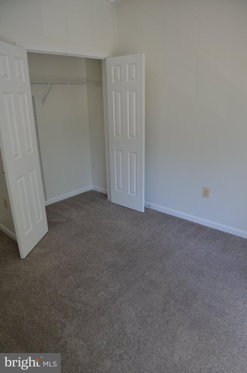 406 Longdraft Road Gaithersburg, MD 20878 - Photo 7 of 24 Spacious room with closet access.