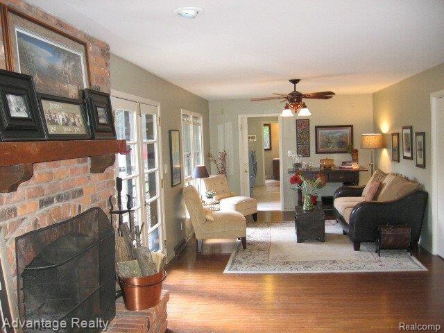 2265 28 Mile Road Washington, MI 48094 - Photo 11 of 25 front rm with fireplace.JPG