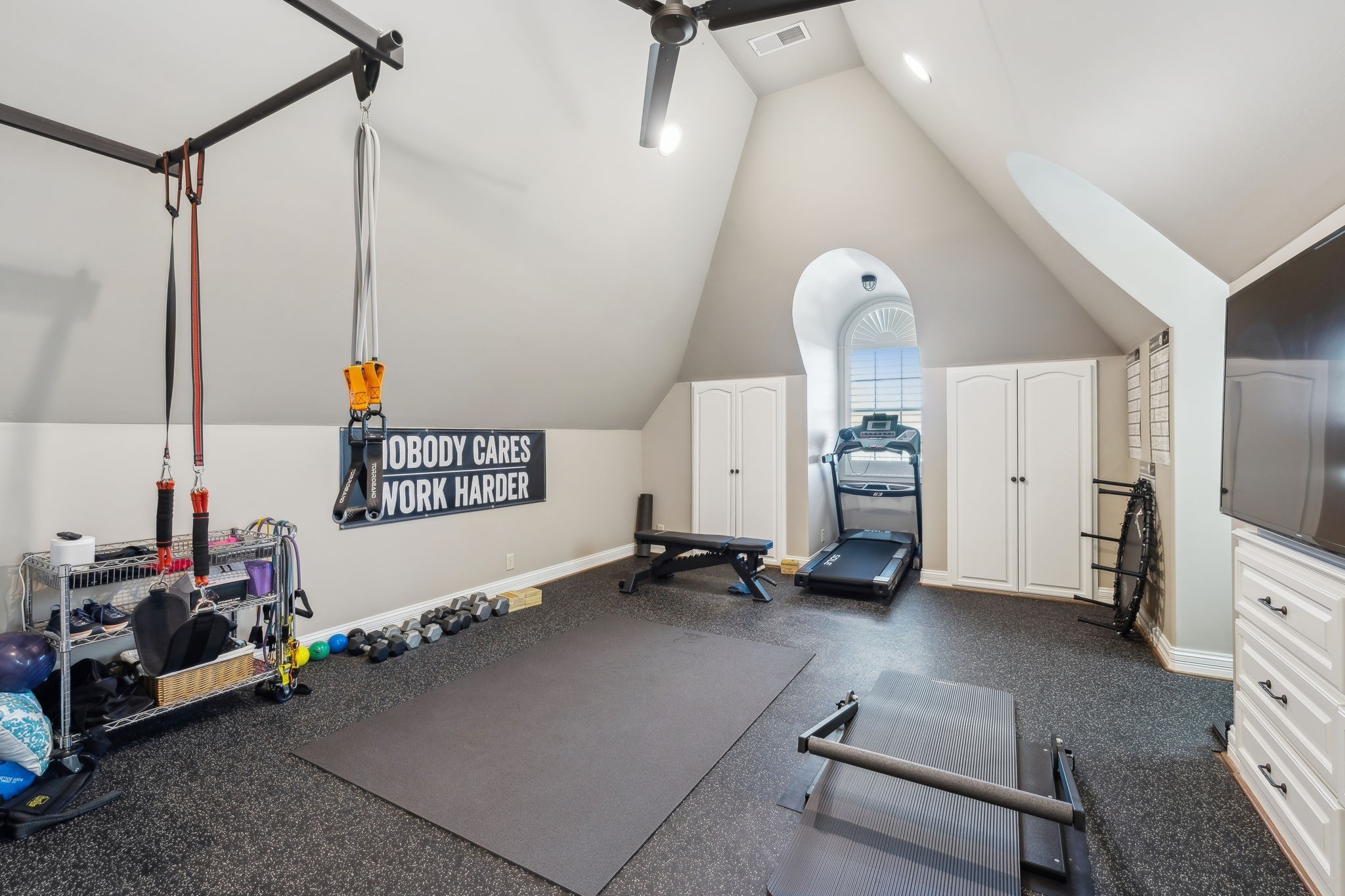 3235 Kinnard Springs Road Franklin, TN 37064 - Photo 88 of 99 a room with gym equipment and a window