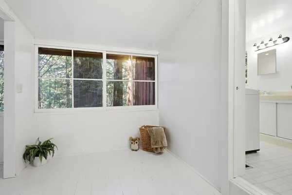 a view of empty room with window