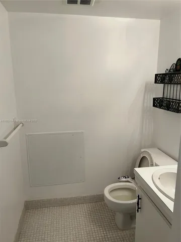 $1,400 | 4154 Inverrary Drive, Unit 205, Lauderhill, FL 33319