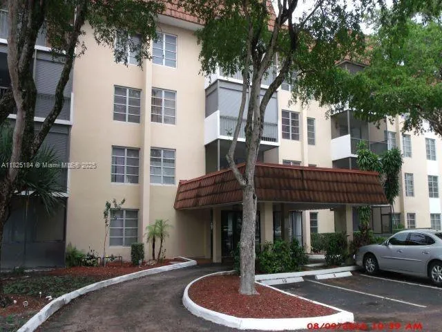 $1,400 | 4154 Inverrary Drive, Unit 205, Lauderhill, FL 33319