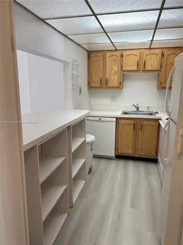 $1,400 | 4154 Inverrary Drive, Unit 205, Lauderhill, FL 33319