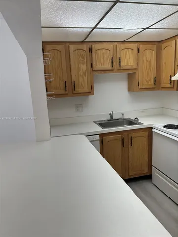 $1,400 | 4154 Inverrary Drive, Unit 205, Lauderhill, FL 33319