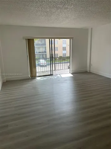 $1,400 | 4154 Inverrary Drive, Unit 205, Lauderhill, FL 33319