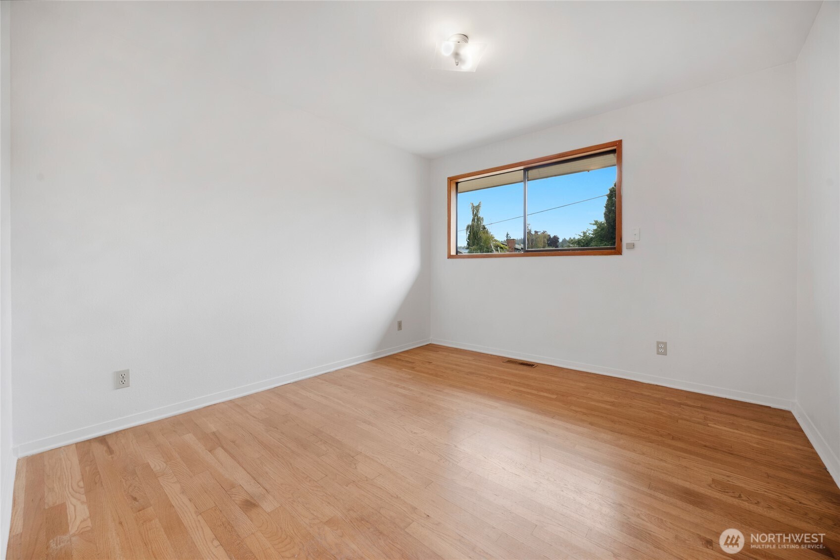611 3rd Avenue North Edmonds, WA 98020 - Photo 16 of 28 a view of an empty room