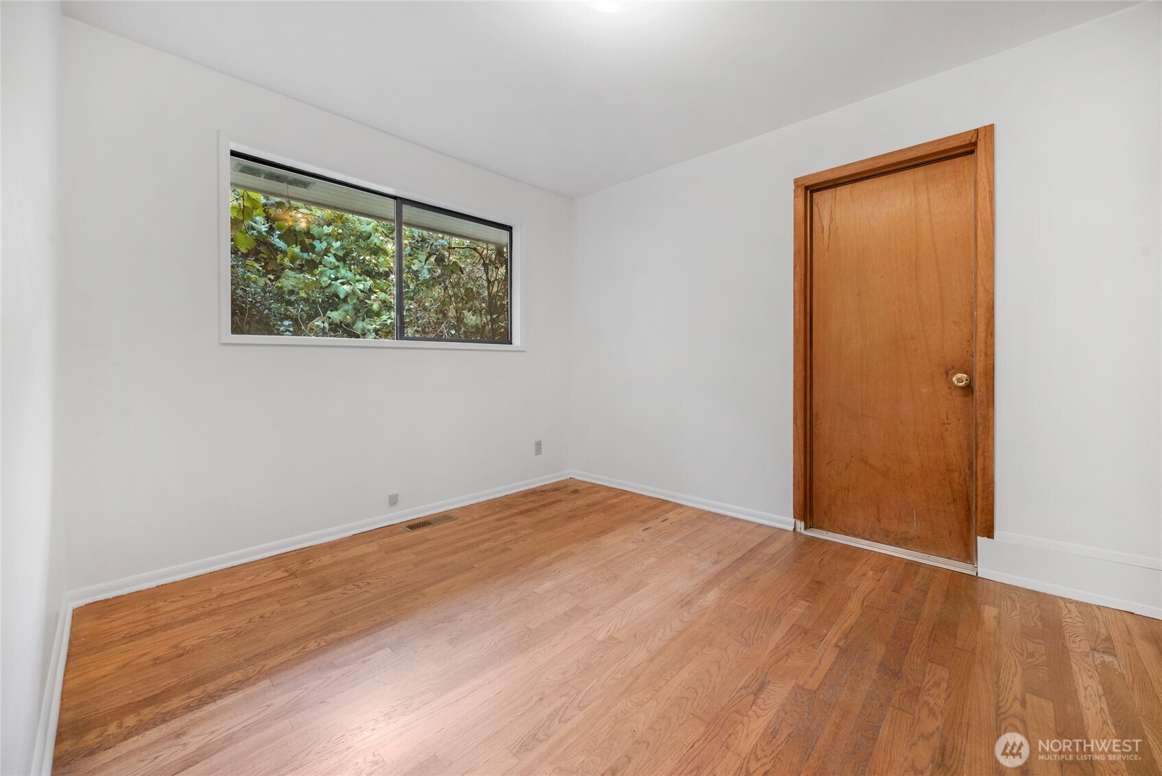 611 3rd Avenue North Edmonds, WA 98020 - Photo 18 of 28 an empty room with window