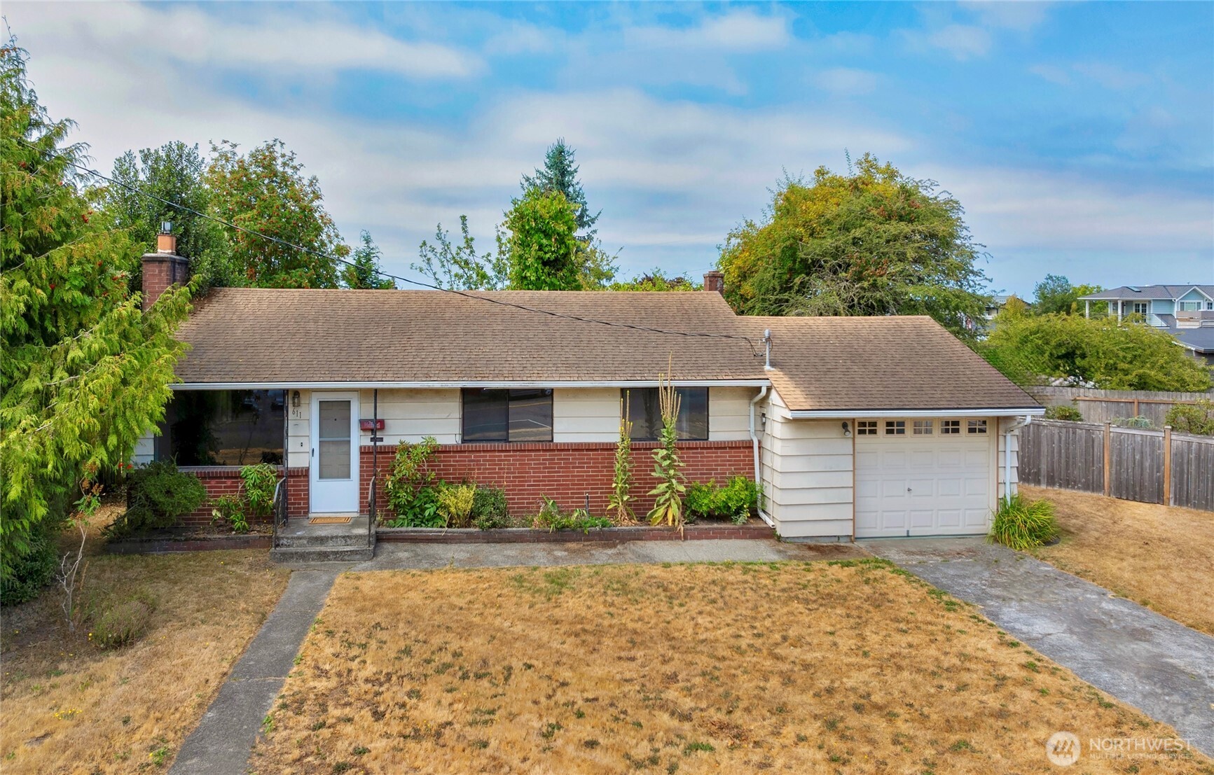 611 3rd Avenue North Edmonds, WA 98020 - Photo 28 of 28 front view of a house with a yard