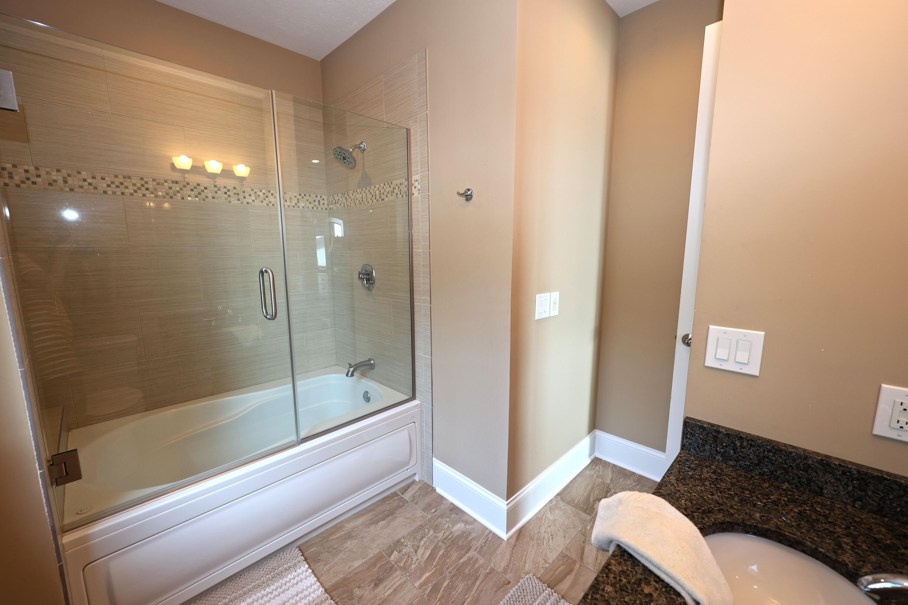 31161 County Line Road Dowagiac, MI 49047 - Photo 26 of 82 Main Level Primary Bathroom Tub & Shower