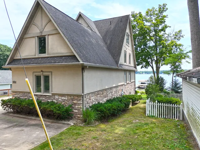 $1,600,000 | 31161 County Line Road, Dowagiac, MI 49047