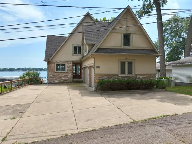 $1,600,000 | 31161 County Line Road, Dowagiac, MI 49047