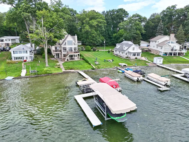 $1,600,000 | 31161 County Line Road, Dowagiac, MI 49047