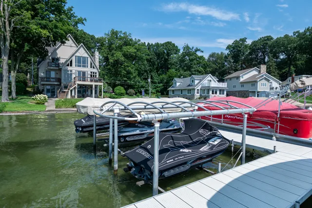 $1,600,000 | 31161 County Line Road, Dowagiac, MI 49047