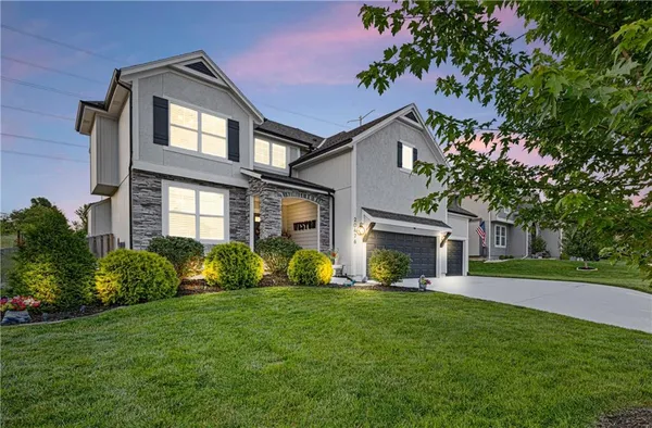 $850,000 | 20476 West 107th Place, Olathe, KS 66061