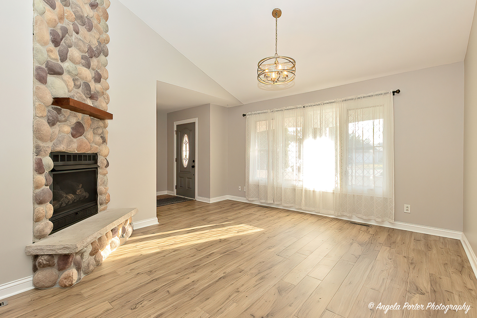 203 Springbrook Court McHenry, IL 60050 - Photo 3 of 39 Gallery Image 3