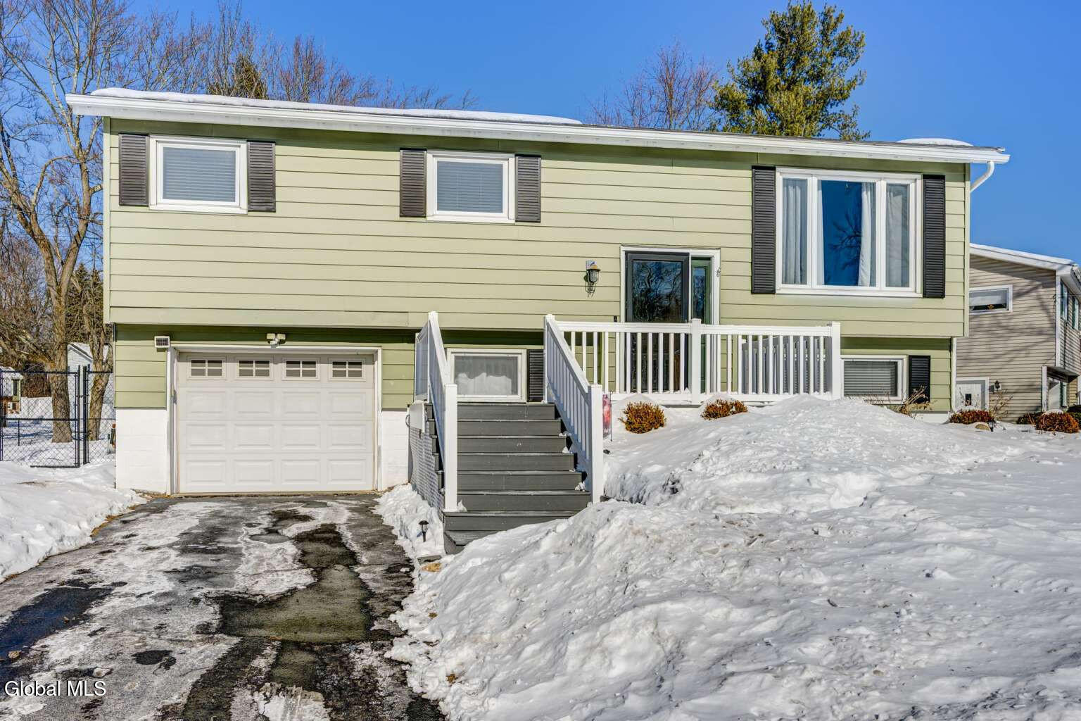 17 Benjamin Lane Colonie, NY 12205 - Photo 1 of 25 Front Exterior