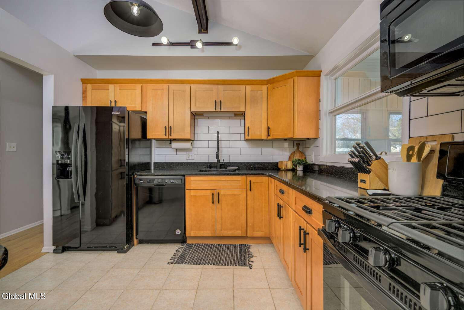 17 Benjamin Lane Colonie, NY 12205 - Photo 7 of 25 Cassara.7