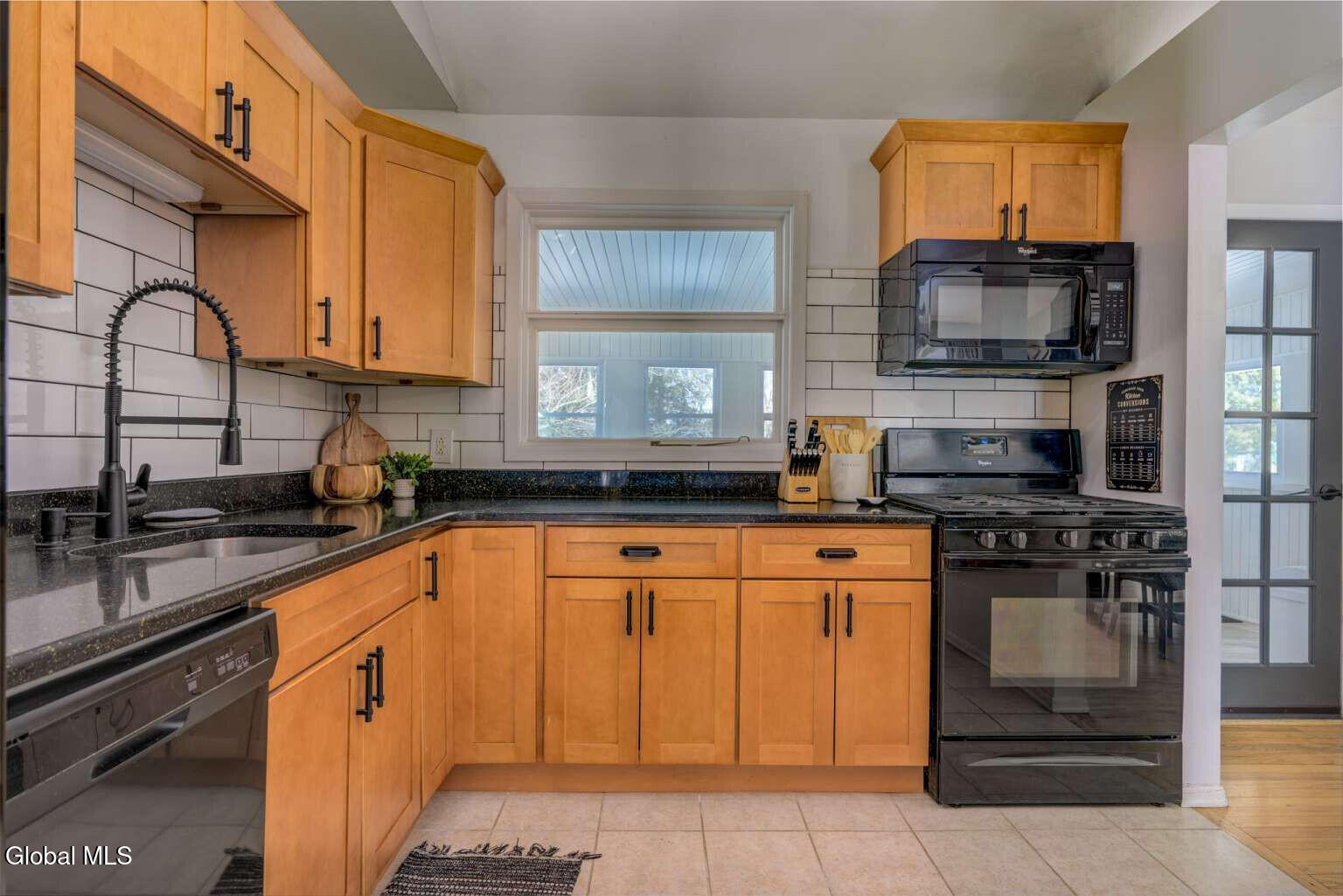 17 Benjamin Lane Colonie, NY 12205 - Photo 8 of 25 Cassara.8