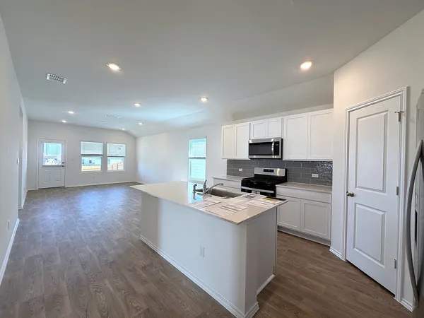 $2,100 | 348 San Juan Trail, Bastrop, TX 78602