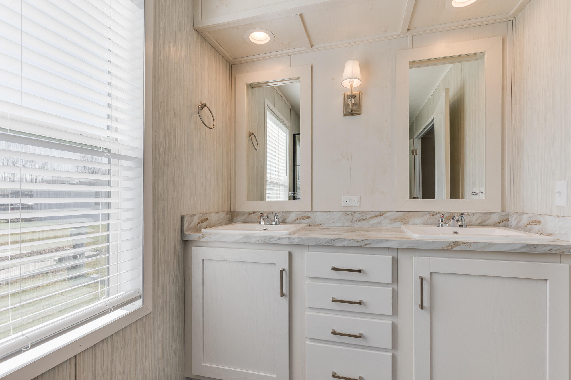 645 North Gallery Drive, Unit 98 Eaton Rapids, MI 48827 - Photo 16 of 22 MCM_645_Gallery_Drive_Eaton_Rapids-17