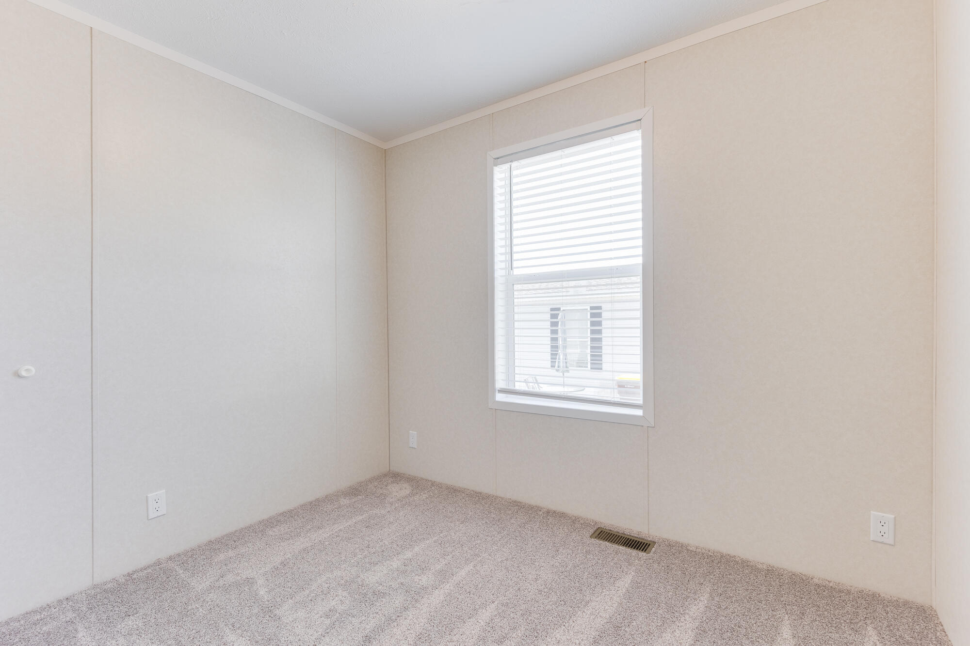 645 North Gallery Drive, Unit 98 Eaton Rapids, MI 48827 - Photo 18 of 22 MCM_645_Gallery_Drive_Eaton_Rapids-20