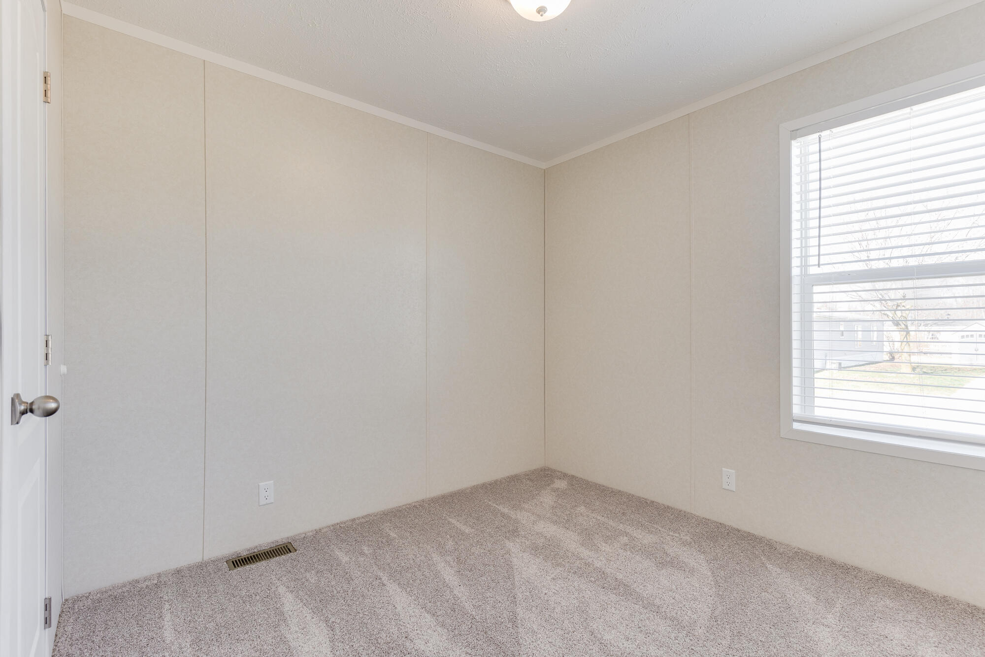 645 North Gallery Drive, Unit 98 Eaton Rapids, MI 48827 - Photo 21 of 22 MCM_645_Gallery_Drive_Eaton_Rapids-23