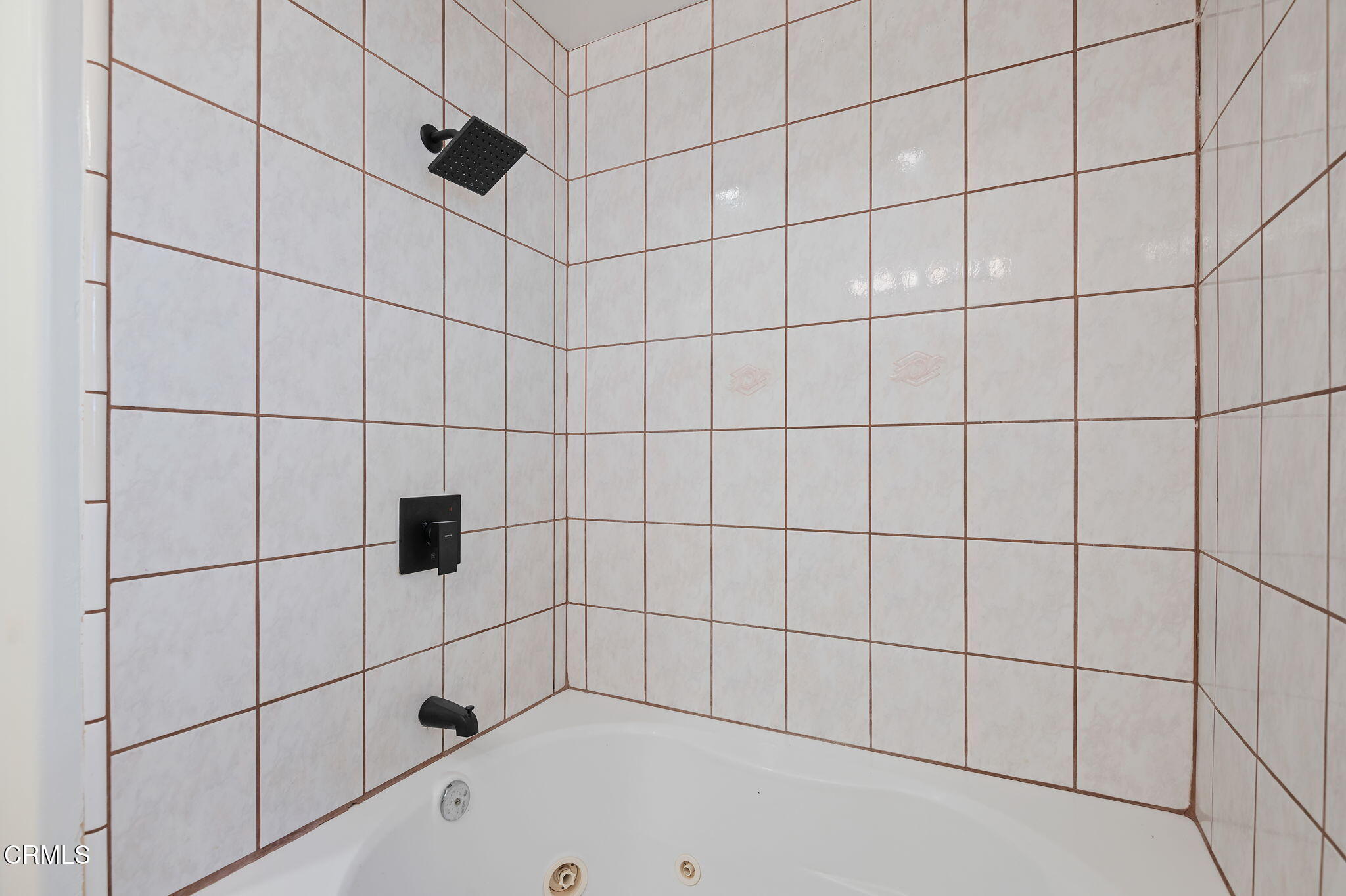 717 West Villanova Road Ojai, CA 93023 - Photo 18 of 33 a bathroom with a shower and a bathtub