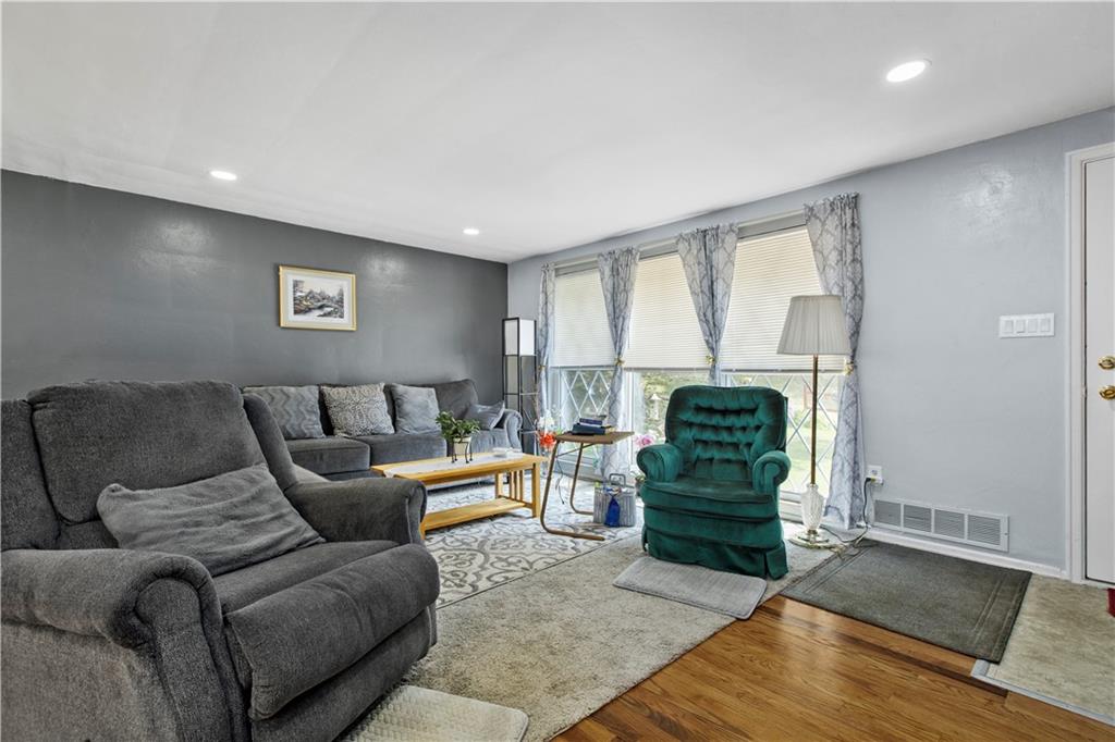 898 Oak Avenue Rochester, PA 15074 - Photo 4 of 21