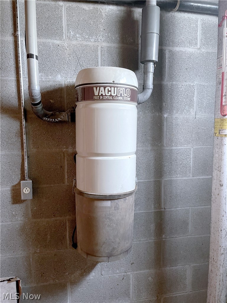 718 Sunridge Road Fairlawn, OH 44333 - Photo 44 of 49 View of utility room with cental vacuum